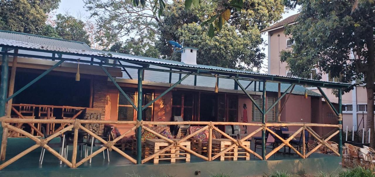 Kizumba House Hostel อารูชา ภายนอก รูปภาพ